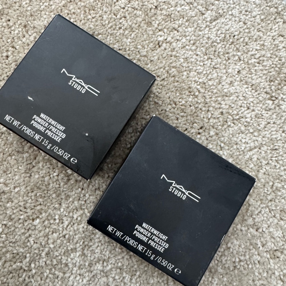 MAC Cosmetics Waterweight pressed powder (DISCONTINUED) - Picture 2 of 3